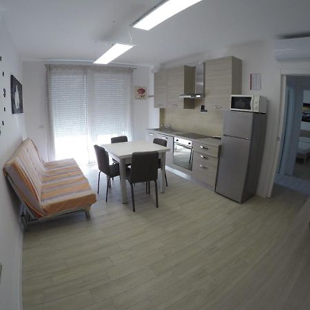 Residence Caorle Trilocale Con Piscina - Agenzia Cocal Buitenkant foto