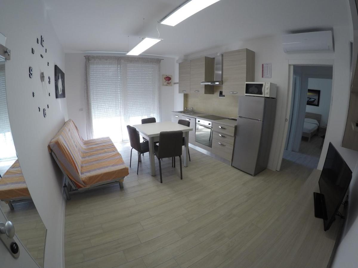 Residence Caorle Trilocale Con Piscina - Agenzia Cocal Buitenkant foto