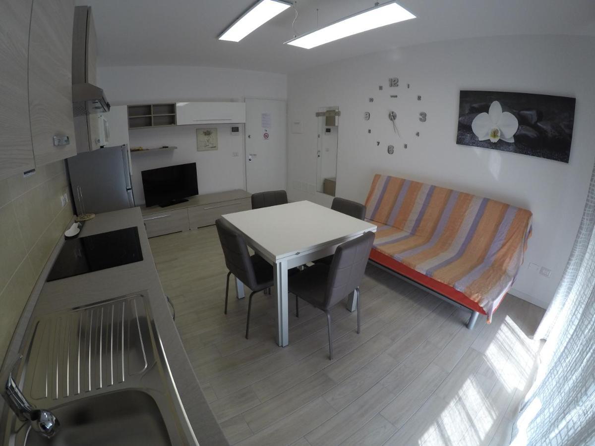 Residence Caorle Trilocale Con Piscina - Agenzia Cocal Buitenkant foto