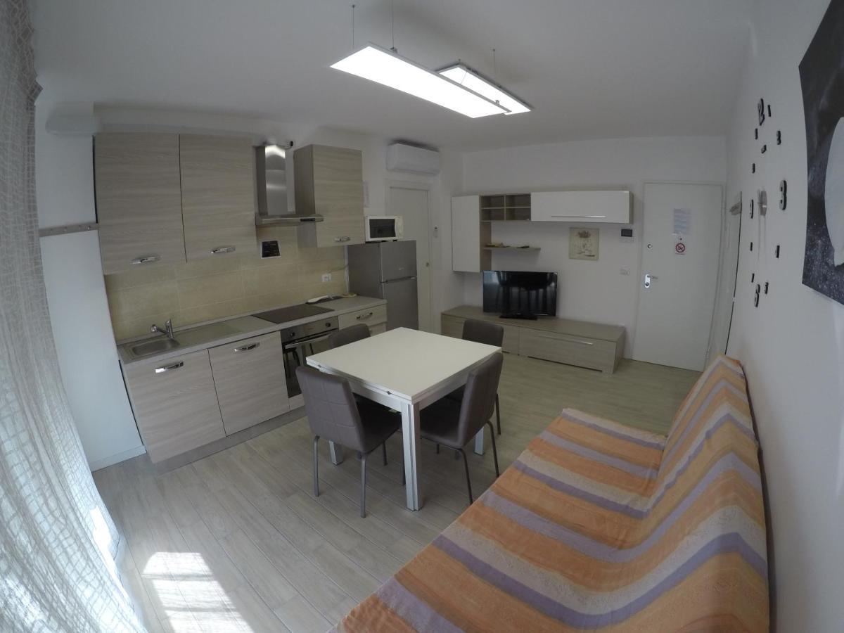 Residence Caorle Trilocale Con Piscina - Agenzia Cocal Buitenkant foto